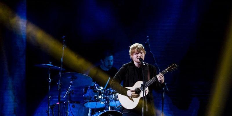 Lirik Lagu Ed Sheeran Dive Arsia Lirik